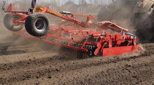 Negyedik generációs magágykészítő kompaktor Csehországból – akciós áron