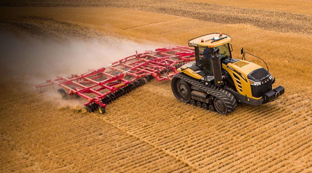 Teljesen megújul a Challenger MT800 gumihevederes traktor 