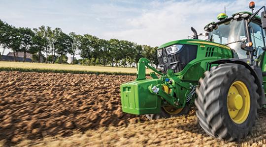 Új John Deere 6155M traktor kihagyhatatlan akcióban!