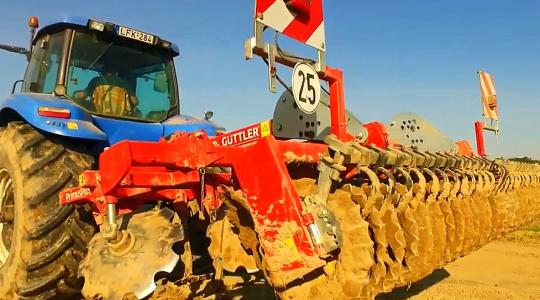 Milyen kultivátort válasszak 200 lóerő alatt – és erősen kötött talajhoz?