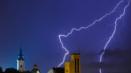 Őrült időjárás – a napsütés mellett károkozó viharok bármikor előfordulhatnak