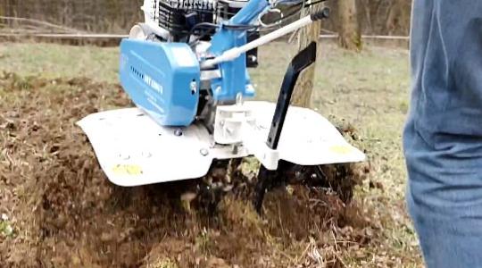 Hogyan válassz kapálógépet? Milyen felszereltséget kapsz a pénzedért? – Videó