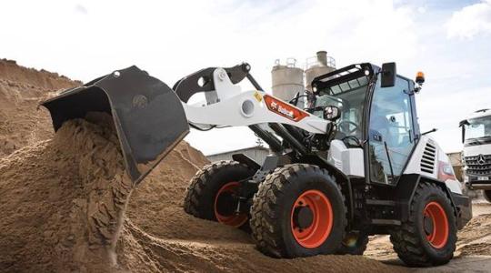 Egy gép, számtalan feladat – Bobcat L85 kompakt rakodó