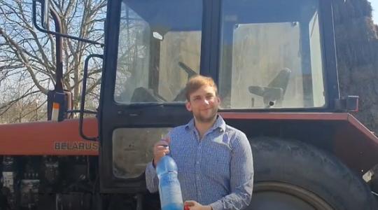 Fiatal gazdászok bebizonyították, hogy lehet virtuálisan locsolni – és hímes tojást adni – Videó Fiatal gazdászok bebizonyították, hogy lehet virtuálisan locsolni – és hímes tojást adni – Videó