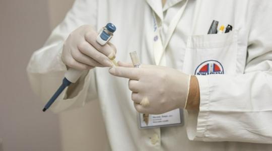Hazai laborban fejlesztik az új Covid orrsprayt – úgy tűnik, hatásos