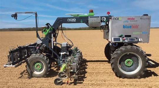 Hihetetlen, de már a föld alá is lát ez a gyomirtó robot