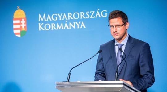 Eldobhatjuk a maszkot, könnyebben utazhatunk – már nincs messze az újabb enyhítés