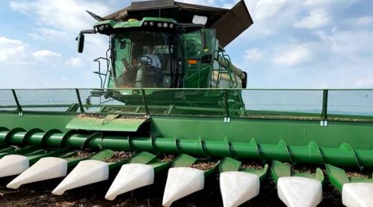 Bemutatkozik az új zászlóshajó, a John Deere X9 kombájn!