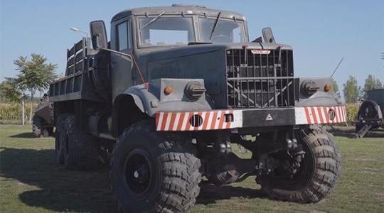 Kraz 255: Még ma is egy fordulóval elvinne 7,5 tonna kukoricát - Videó!