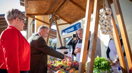 700 millió forintból épült piac Bicskén