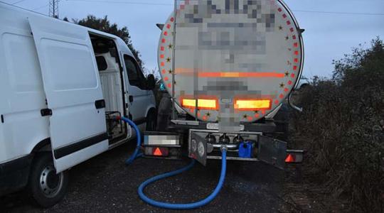 Vízzel akarták pótolni a tartálykocsiból ellopott ezer liter tejet
