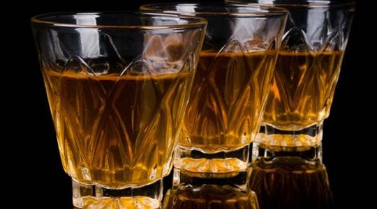 Mi történik a lefoglalt alkohollal? Hatalmas koktélt kevertek belőle!