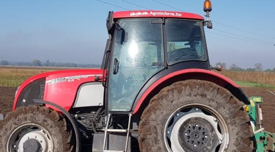 Zetor traktorra került az Agroinform.hu matrica, íme a nyertes!