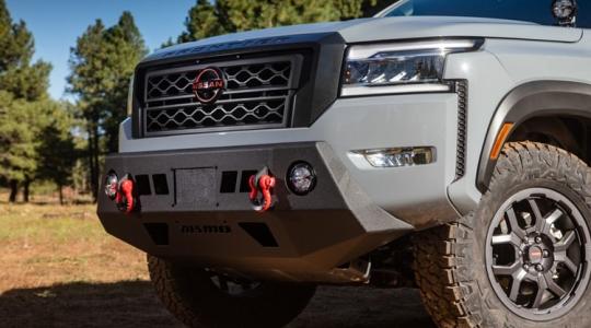 Vagány Nissan pick-up extra tartozékokkal