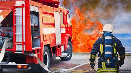 Traktor gyulladt ki egy családi gazdaság udvarán