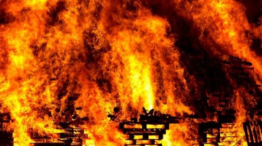 130 égő bálához rohantak a tűzoltók