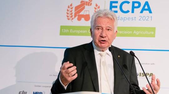 Jakab István: a következő 5 évben akkora változás lesz, amit ma még elképzelni sem tudunk