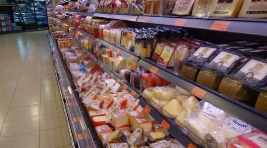 Vége a lejáratközeli élelmiszerek árusításának? Törvényjavaslat született a kötelező adományozásról