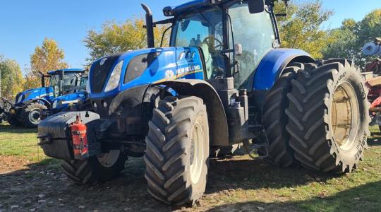 Békés megyében New Holland mezőgazdasági gépekkel terjeszkedik újra a vöröshagyma termelés (gazdariport)