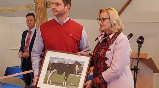 Ennél a gazdaságnál minden dolgozó pénzt kapott, aki felvette az oltást