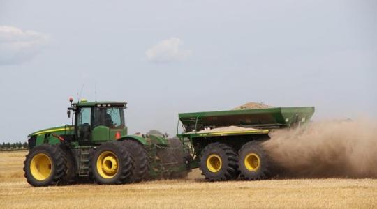 Miről tárgyal az agrárminiszter a John Deere-rel? 