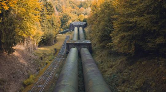 A második lovas pedig a háború, mögötte a globális energiakrízis közelít