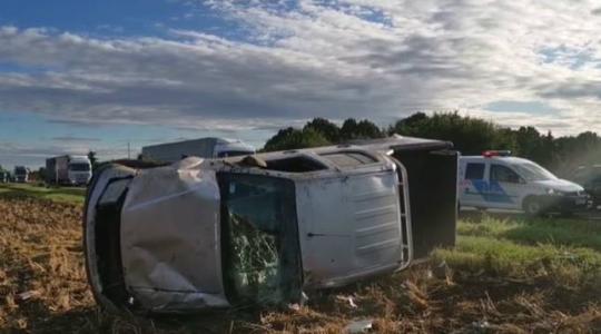 Szántóföldre hajtott, majd felborult egy terepjáró Szombathely közelében