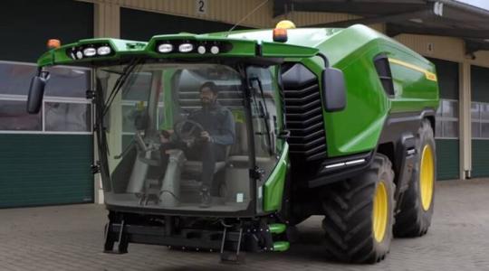 Gombnyomásra lekapcsolható traktorfülke! Íme a John Deere újabb nagy dobása!