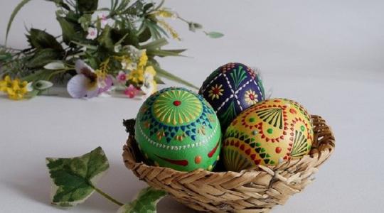 Fess gyönyörű tojásokat egyszerűen, növényekkel!