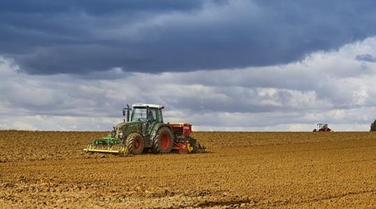 Időjárás-előrejelzés: viharos szél zivatarokkal