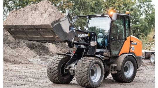 Doosan: Öt terepen is magabiztos, új kompakt rakodógép 