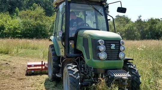 Egy traktor, száz feladatra