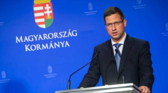 Változik a KATA, globális minimumadó, árstopok – friss hírek a Kormányinfóról