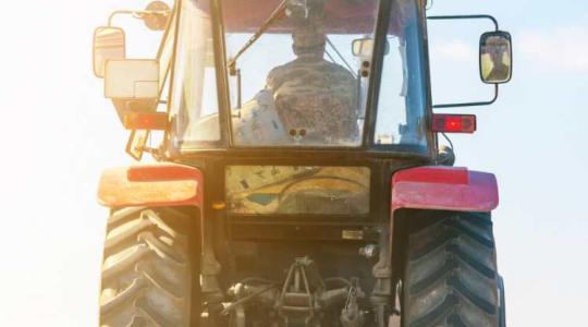 Újabb baleset: kerékpárost ütött el a traktor