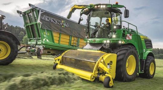 John Deere szecskázógép-innovációk: a ráncfelvarrás mellett nagyobb teljesítményt is kaptak a gépek