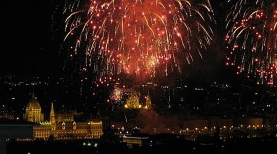 Most érkezett: eldőlt a tűzijáték sorsa
