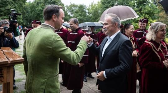 Több mint 2 milliárd forintot öntenek a borászati ágazatba