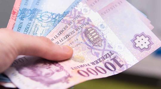 Mélyponton a forint, sohasem volt ilyen drága az euró
