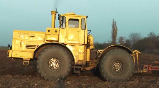 6 év állás után így indul egy Kirovets traktor