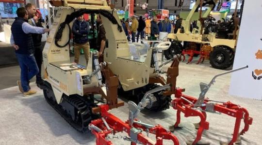Ezt a szőlőművelő robotot látnod kell