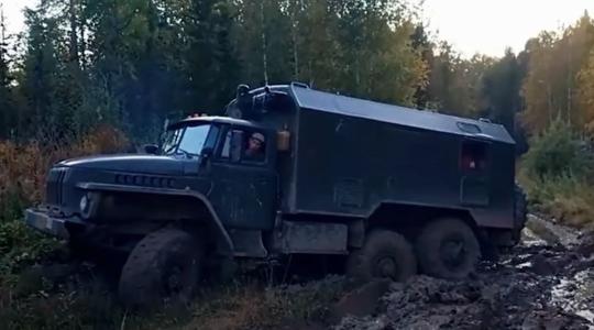 A KRAZ akkor is kijön, ha ide parkolsz – VIDEÓKKAL
