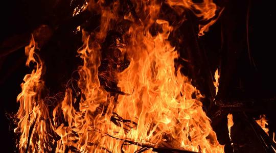 Kigyulladt egy traktortároló – három gyorssugárral oltották a lángokat