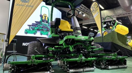 John Deere-újdonságok a BTME 2023 szakkiállításról – minden, ami a profi gyepgondozáshoz kell
