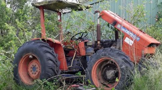 Egy dzsungel nőtte be a traktort, mégis beindul