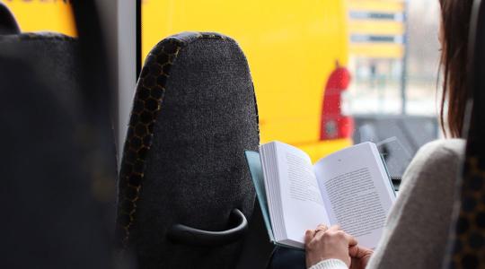 Mutatjuk a legújabb kormánytámogatás részleteit: utazás és lakhatás, de van más is