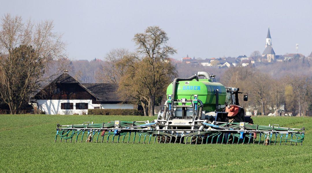 Kevesebb növényvédő szer, jóval több öntözőgép fogyott, de a traktort is szépen vitték