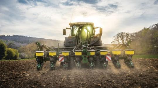 Precíz, nagy sebességű vetés – a megoldás az új John Deere 1725NT
