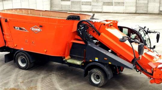 Bemutatkozik a KUHN SPW Intense 22.2 önjáró takarmánykeverő-kiosztó kocsi