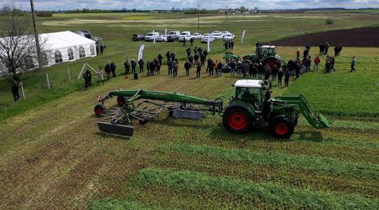 Történelmi az első Fendt szálastakarmány bemutató! – VIDEÓ