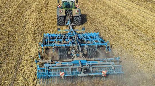 Lemken Karat 10: sokoldalú kultivátor függesztett és félig függesztett kivitelben
